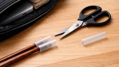 お弁当の箸がカチャカチャしない 太いストローで先端だけ守る裏ワザ