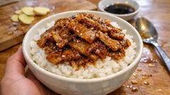 下ゆでで脂すっきり。豚バラの甘辛しぐれ煮―ご飯にのせたい作り置きレシピ