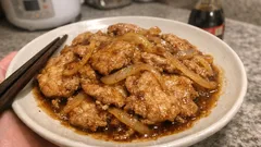 玉ねぎの甘みで辛さがまろやかに——ごはんが進む、やさしい定番しょうが焼き