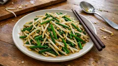 お肉なしでも満足:もやしとニラの香味炒め、シャキッと仕上げるコツ